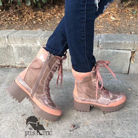 Last 1s❤️Platform Lug Sole Taupe & Snake BOOTS - Picture 4 of 8